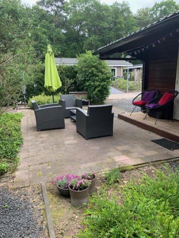 Sfeervolle Blokhut Op De Veluwe Op Recreatiepark Topparken In Beekbergen Met Vrije Tuin En Eigen Parkeerplaats Esterno foto
